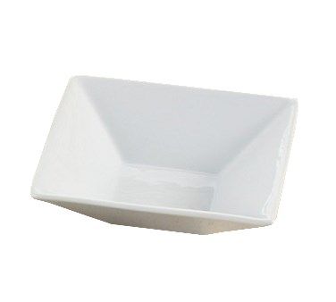 Yanco Square Bowl ML-707 is an elegant and durable addition to any dining establishment. Made from high-quality porcelain with a stylish glaze finish, this bowl offers excellent resistance to mechanical damage and temperature changes. Its versatile design makes it perfect for serving rice, miso soup, noodles, salads, and more. Ideal for fine-dining restaurants, catered events, hotels, and outdoor dining areas, this bowl combines practicality with sophistication. 