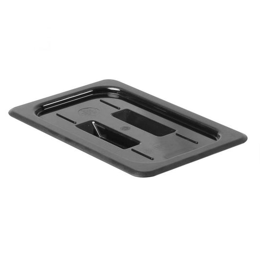 Thunder Group Solid Cover For Quarter Size Food Pan is a dependable solution for commercial kitchens that prioritize durability and efficiency. Designed to fit quarter-size food pans, this solid cover is made from high-quality polycarbonate, offering excellent resistance to breakage and scratching. Its clear construction allows for easy visibility of contents without the need to remove the lid, helping streamline kitchen operations. A built-in handle ensures a secure grip for quick and convenient use. 