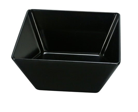 Yanco Square Bowl RM-405BK is a stylish and durable choice for any dining setting. With an 18 oz. capacity and dimensions of 5 x 2.75 inches, it is perfect for serving rice, soups, guacamole, noodles, and other appetizers. Made from high-quality melamine, this bowl mimics the look of ceramic while being highly resistant to breakage, making it ideal for busy restaurants, cafés, and catering services. 
