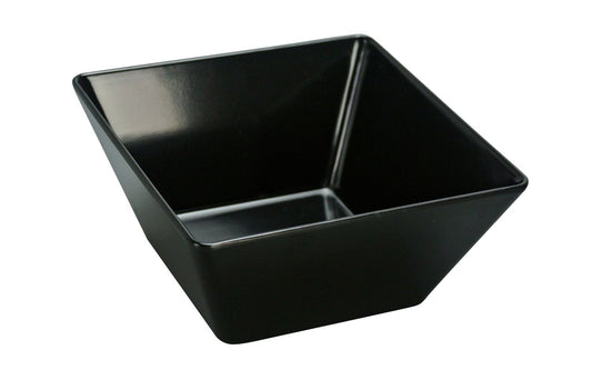 Yanco Square Bowl RM-412BK offers a perfect combination of durability and style, making it ideal for restaurants, catered events, and food service establishments. With an 8 qt. capacity and dimensions of 12 x 5.875 inches, this bowl is great for serving rice, soups, guacamole, noodles, and appetizers. Crafted from high-quality melamine, it replicates the look of ceramic while being break-resistant, ensuring longevity in high-volume environments. 