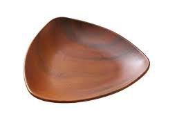 Yanco Triangle Deep Plate WD-609 is a stylish and durable choice for any dining setting. With a 20 oz. capacity, this deep plate is ideal for serving generous portions of pasta, salads, appetizers, and more. Crafted from high-quality melamine, it offers the elegance of wood without the maintenance, making it perfect for both casual and upscale dining. Its deep triangular design ensures food stays in place, while its scratch and chip-resistant construction provides long-lasting performance.