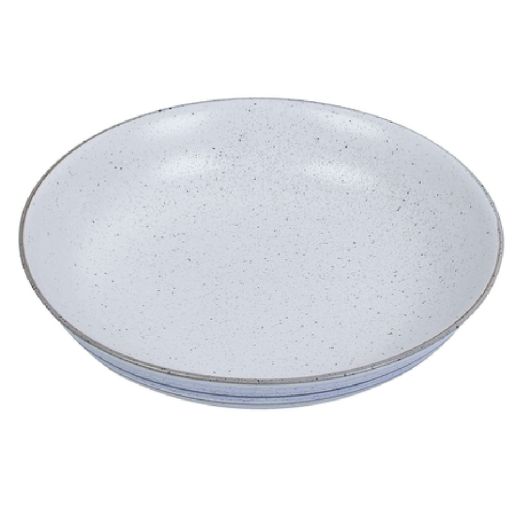 Yanco Salad/Pasta Plate OC-409 is a stylish and durable choice for serving a variety of dishes. With an 18-ounce capacity and a 9-inch diameter, this round plate is ideal for salads, pasta, and other entrées. Crafted from high-quality porcelain with a smooth glazed finish, it combines elegance with practicality. The white base with a stunning blue oceanic design enhances the presentation of your meals, making it a perfect fit for restaurants, cafes, and catered events. 
