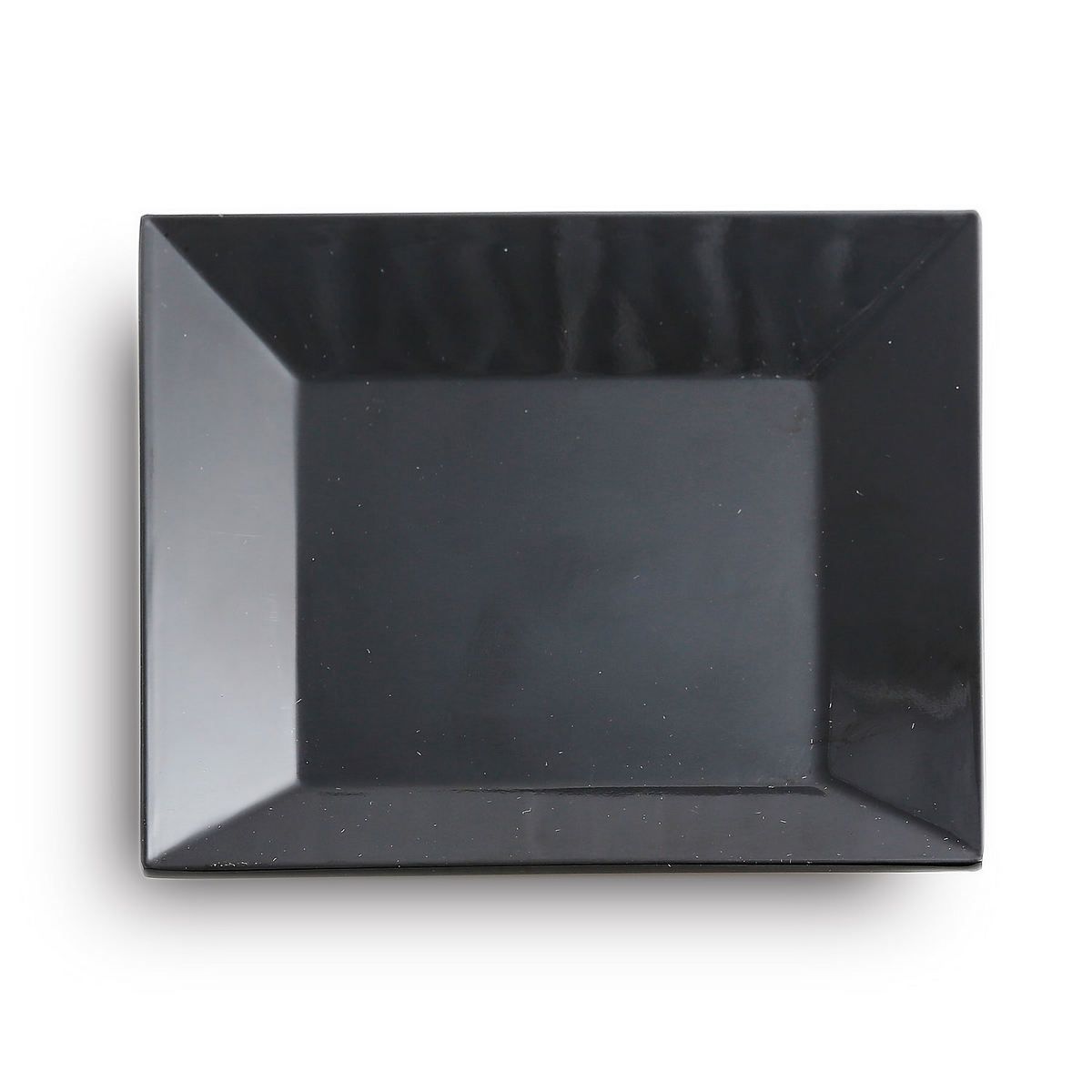 Yanco Deep Square Plate RM-306BK is a stylish and durable addition to any dining setting. With a 14 oz. capacity and measuring 6 x 1.75 inches, this plate is perfect for serving salads, appetizers, side dishes, or hot meals. Crafted from high-quality melamine, it offers the sophisticated appearance of ceramic while being break-resistant and long-lasting. The deep black finish of the Rome Black collection enhances food presentation, making it an ideal choice for restaurants, cafes, and catering services. 