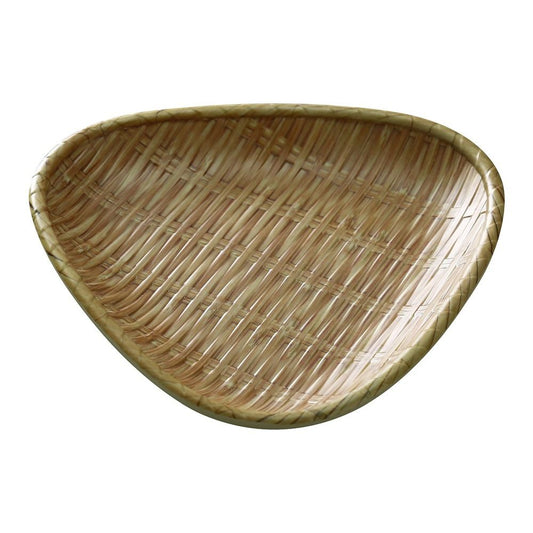 Yanco Triangle Deep Plate WD-811 combines style and practicality, making it an excellent choice for both restaurants and home kitchens. Measuring 10.5" in diameter with a 1.13" height, this plate’s unique triangular shape and deep design provide an elegant presentation for entrées, appetizers, or desserts. Crafted from high-quality melamine, it offers the durability of commercial-grade tableware with a sophisticated bamboo look. 