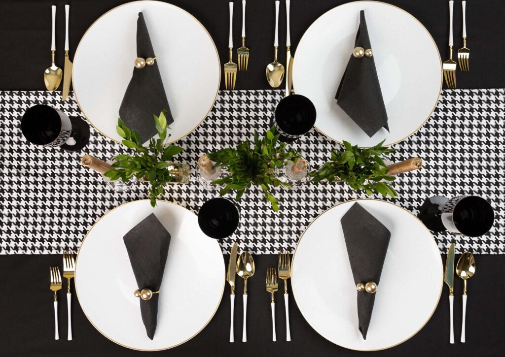 Plastic Party Charger Plates Household Supplies Disposable Plastic Charger Plates Bbq plates fancy disposable charger plates heavy duty Charger plates classic elegant sturdy Charger plates reusable wedding dinner salad dessert Charger plates catering high quality birthday anniversary charger plating