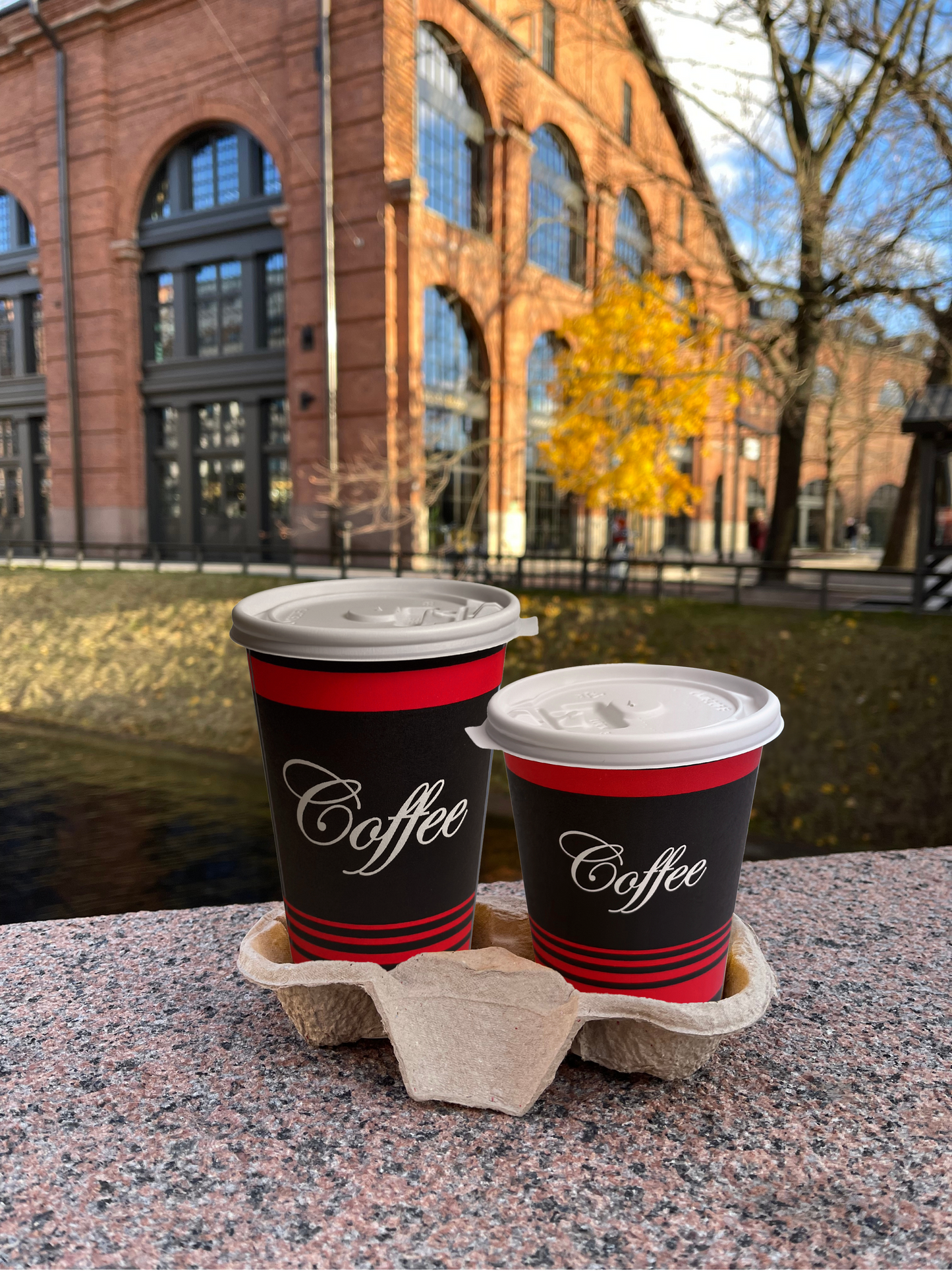 Design Disposable Paper Coffee Cups with White Flat Lids