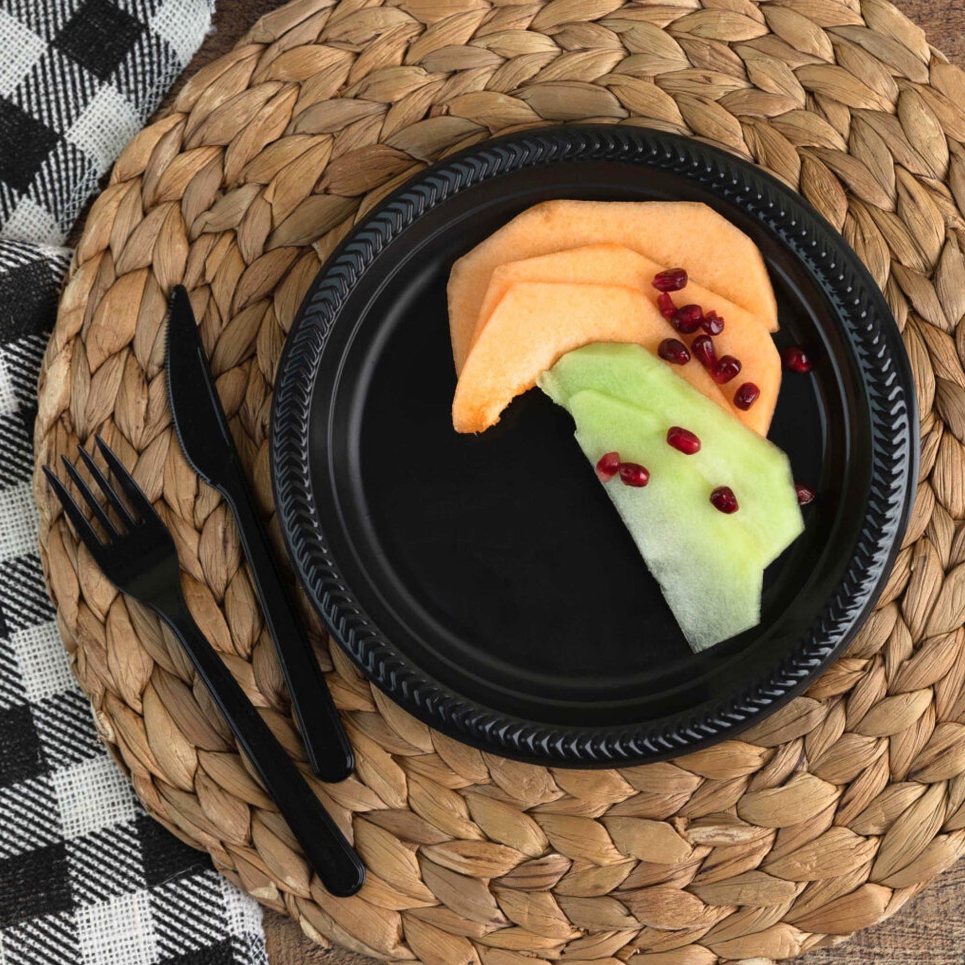 Stack of premium quality black dinner plates made of plastic, 9-inch plastic disposable cuisine black dinner plates, Black dinner plates suitable for all occasions